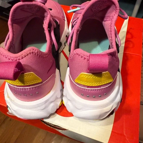 Nike Presto Kids Pink Sneakers size 3 - Picture 3 of 7